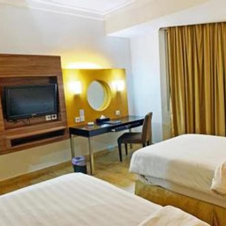 Grand Basko Hotel Паданг Экстерьер фото